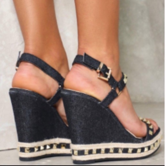 New Nasty Gal black and gold stud wedge sandals - Picture 4 of 4